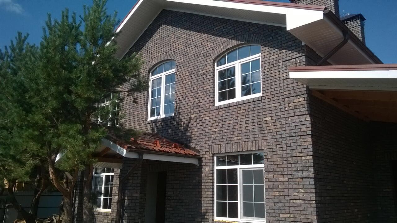 Объект в Подмосковье из кирпича ручной формовки