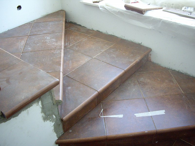 Угловая ступень Mytho Rubino, Gres de Aragon